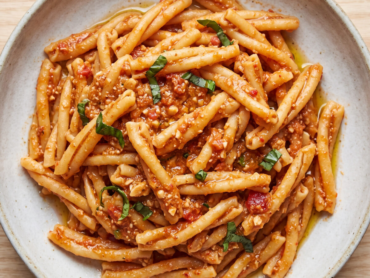 Busiate mit rotem Pesto aus Trapani