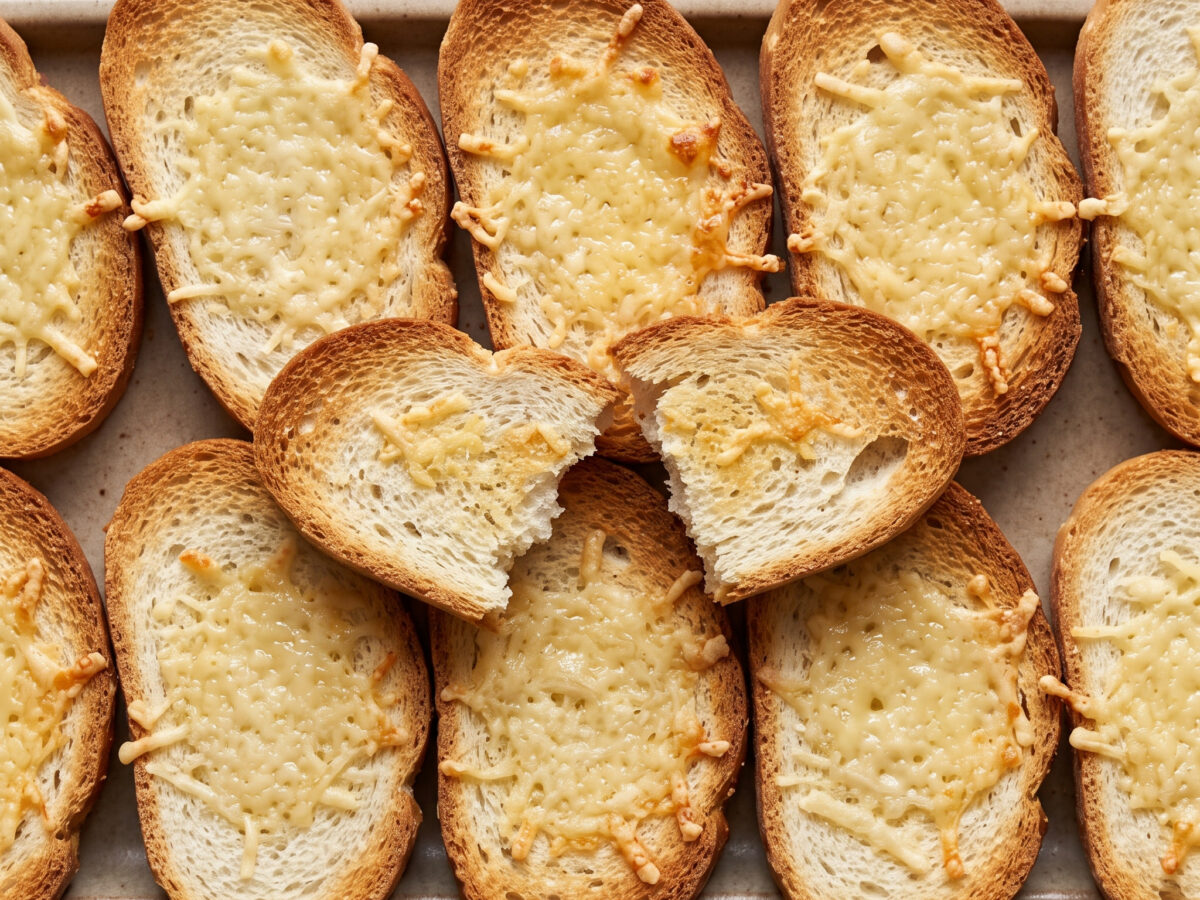 Crostini al Parmigiano aus der Lombardei