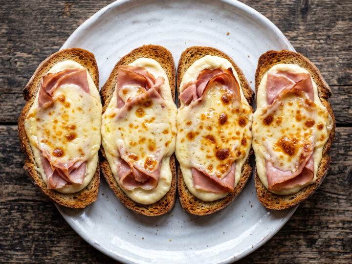 Knuspriges Brot, cremige Fontina
