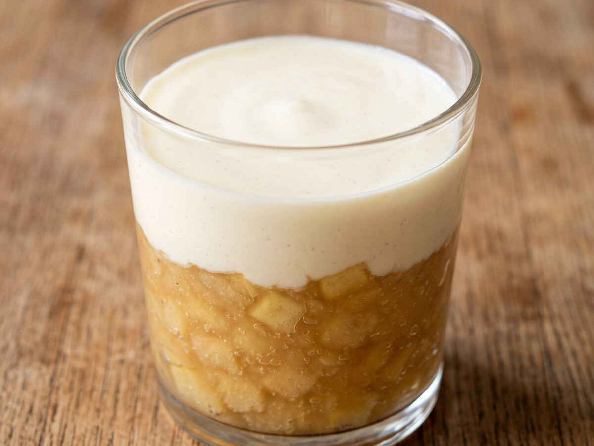 Dolce al bicchiere alla mela e vaniglia