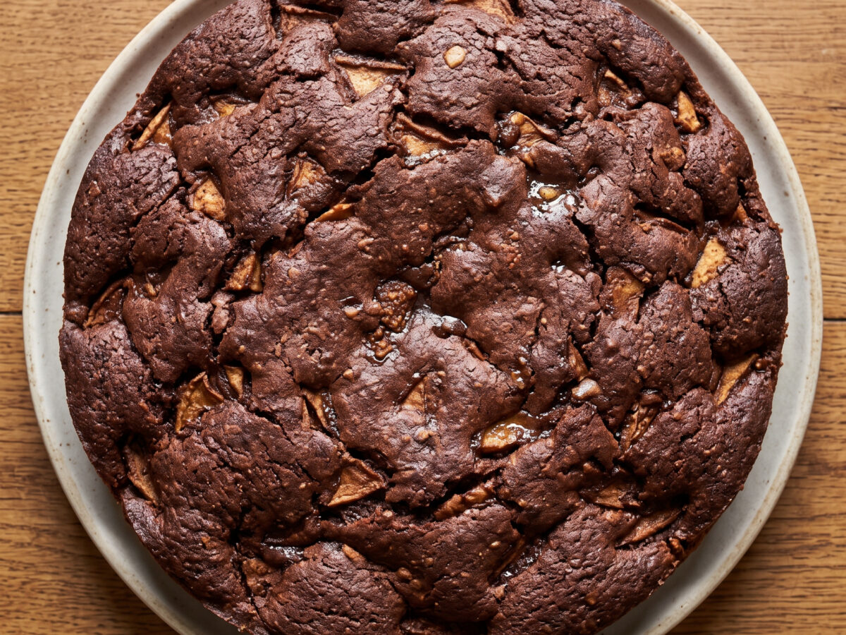Dunkler Apfelkuchen aus dem Monferrato