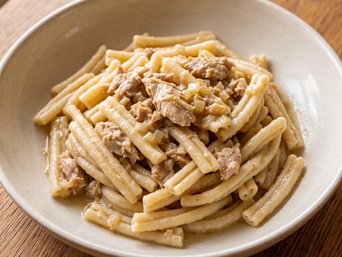 Geriffelte Pasta mit hellem Kaninchenragù