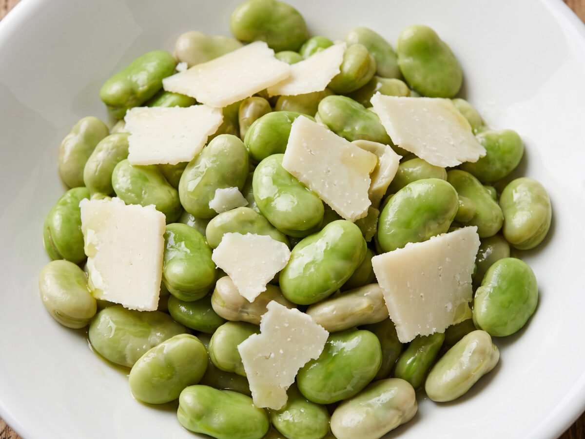 Insalata di fave e pecorino aus Umbrien