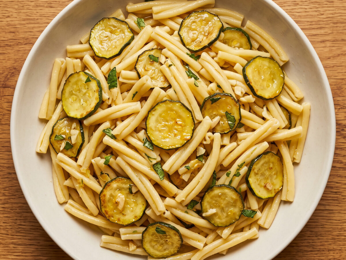 Insalata di pasta con zucchine alla scapece