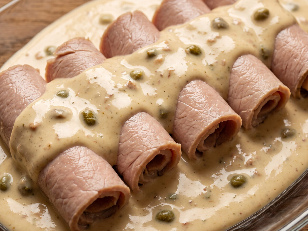 Involtini di carne tonnati aus dem Piemont