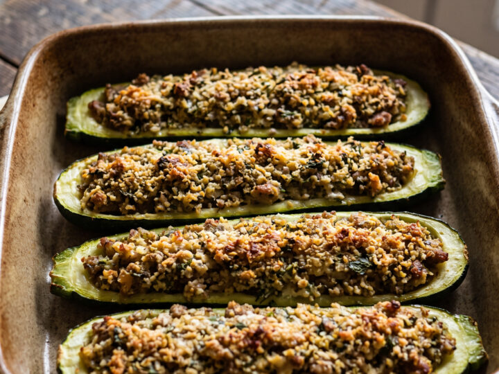 Klassische gefüllte Zucchini aus Ligurien