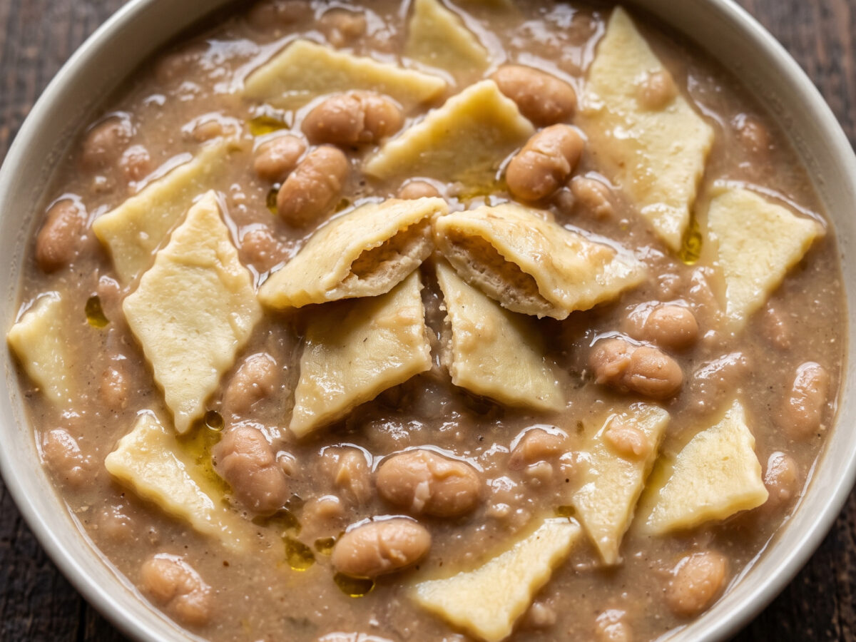 Maltagliati ai fagioli: frische Pasta in Bohnensuppe