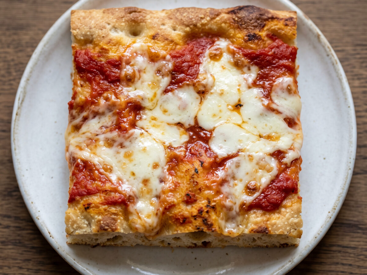 Milaner Pizza aus der Form