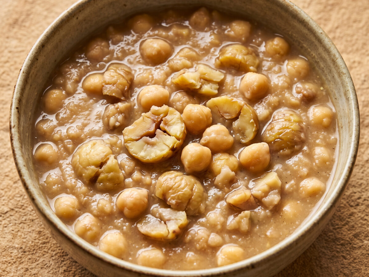 Minestra di ceci e castagne aus der Tuscia