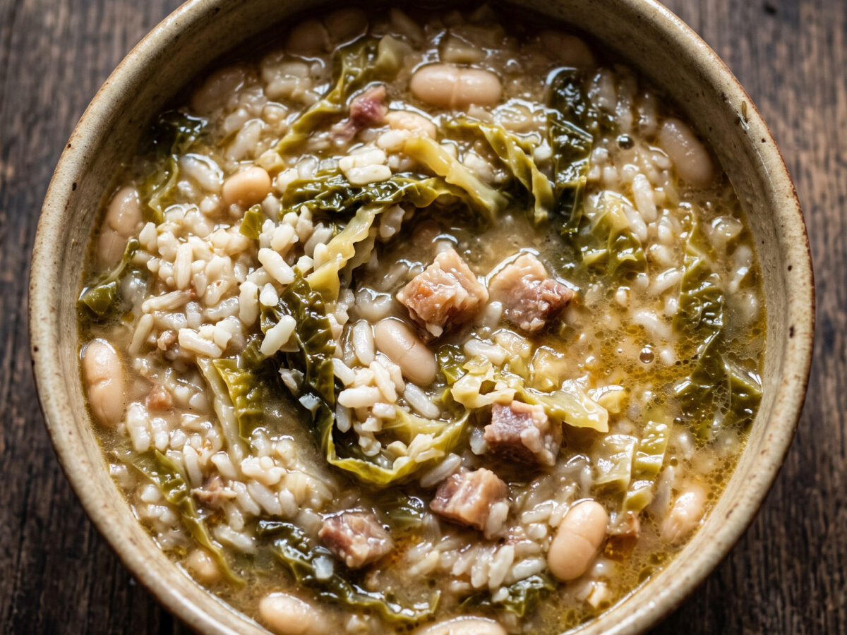 Minestra di riso, verza, fagioli e cotica
