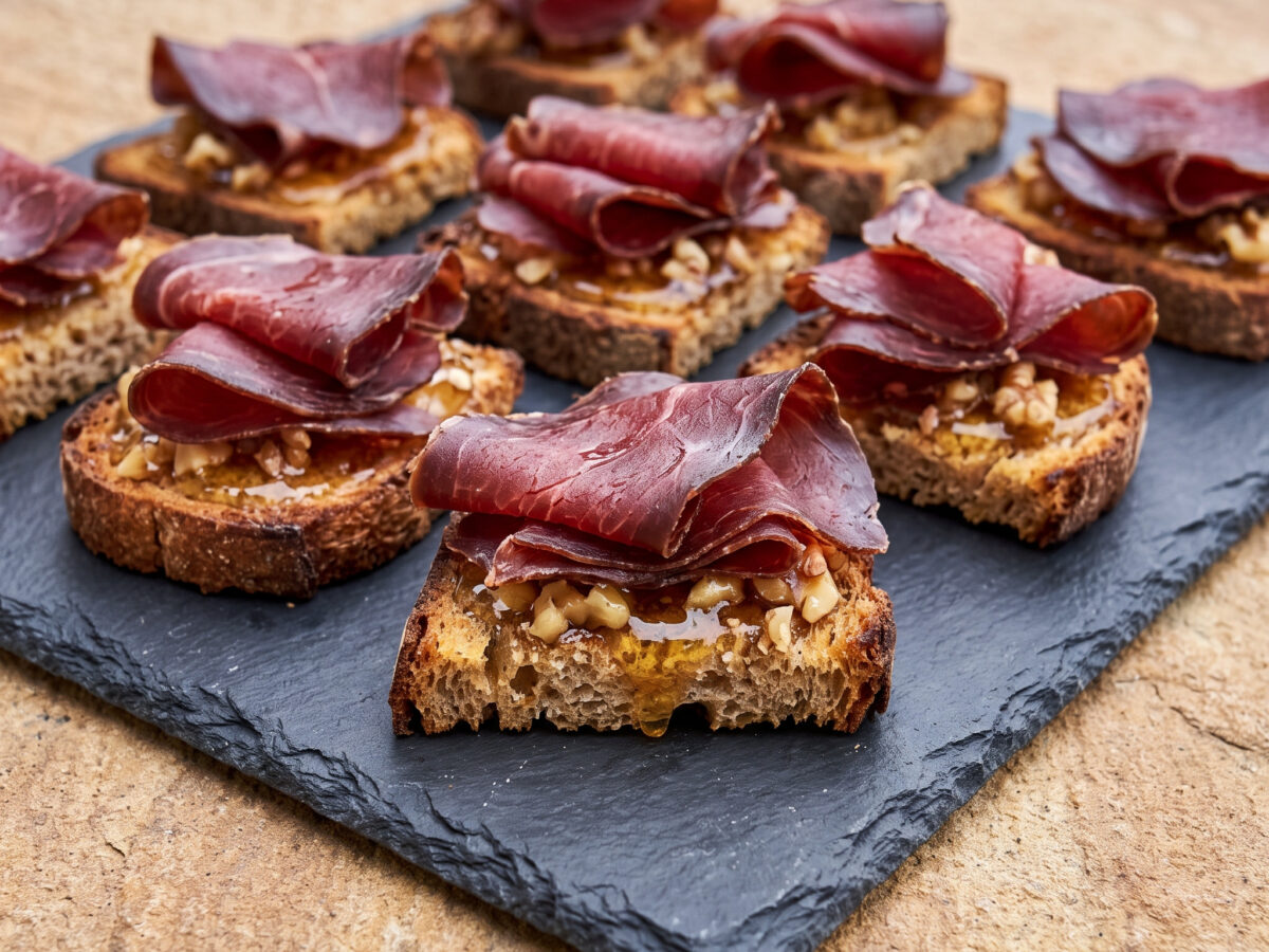 Mocetta in crostini al miele