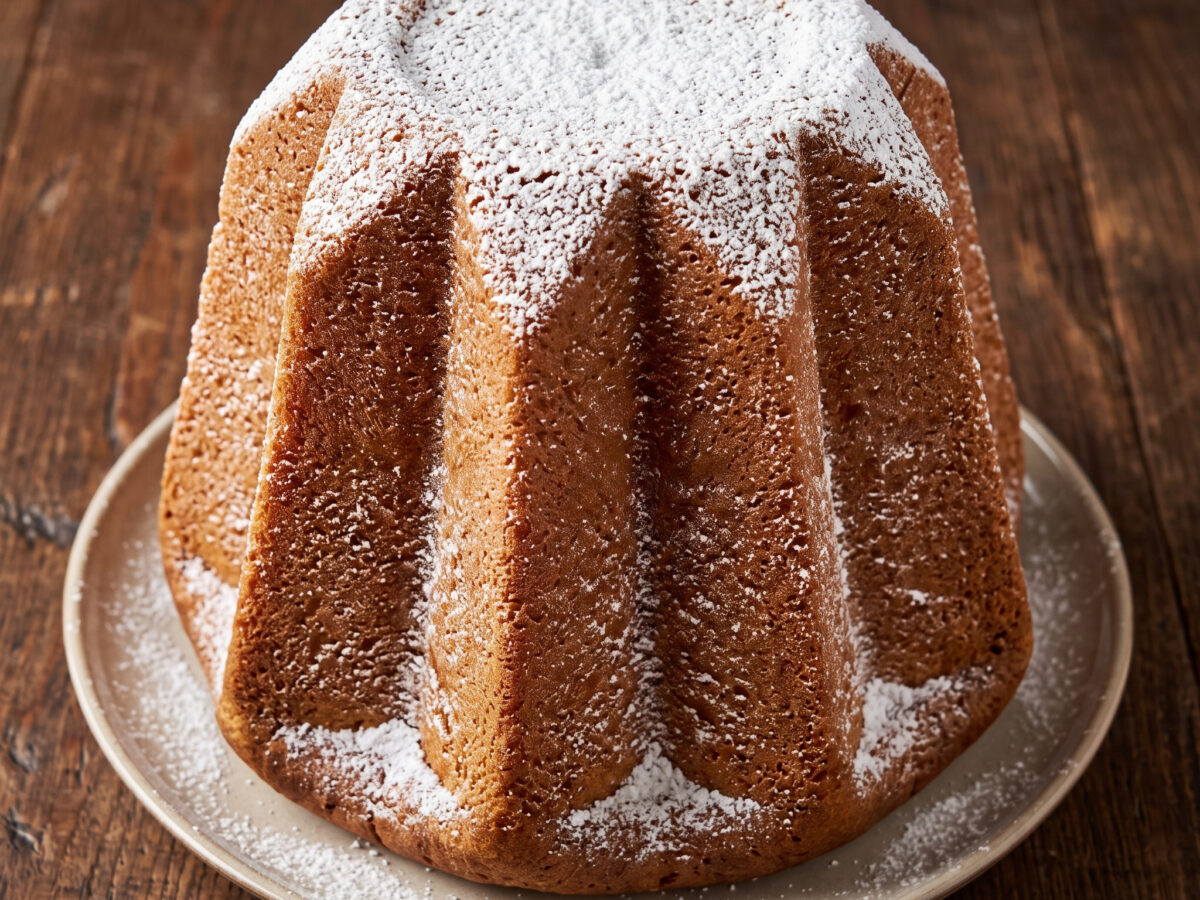 Pandoro aus Verona: sternförmiges Festtagsgebäck