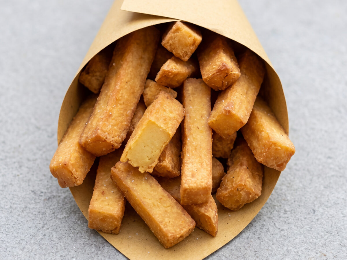 Panissa fritta: goldbraunes Streetfood aus Ligurien