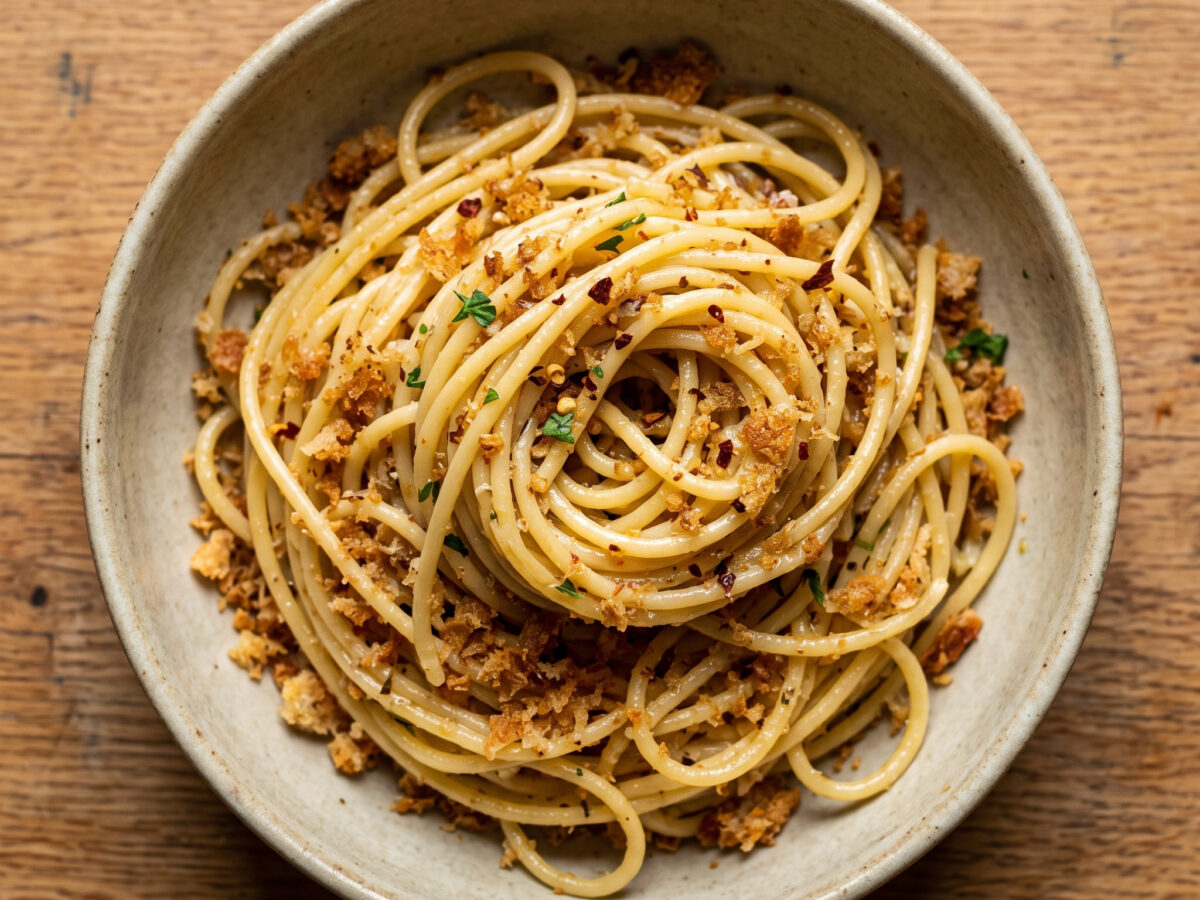 Pasta con la mollica e le alici