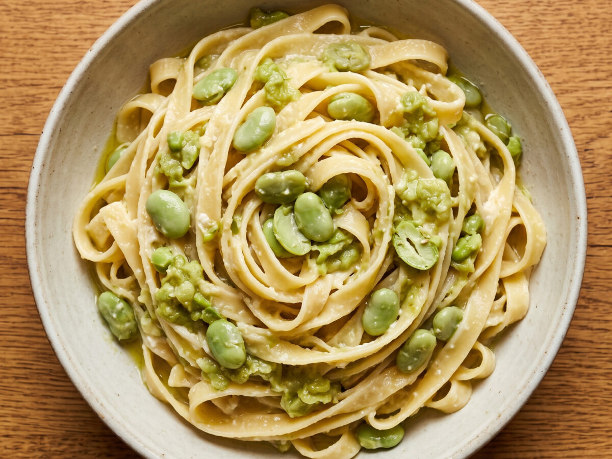 Pasta e fave con ricotta aus Sizilien
