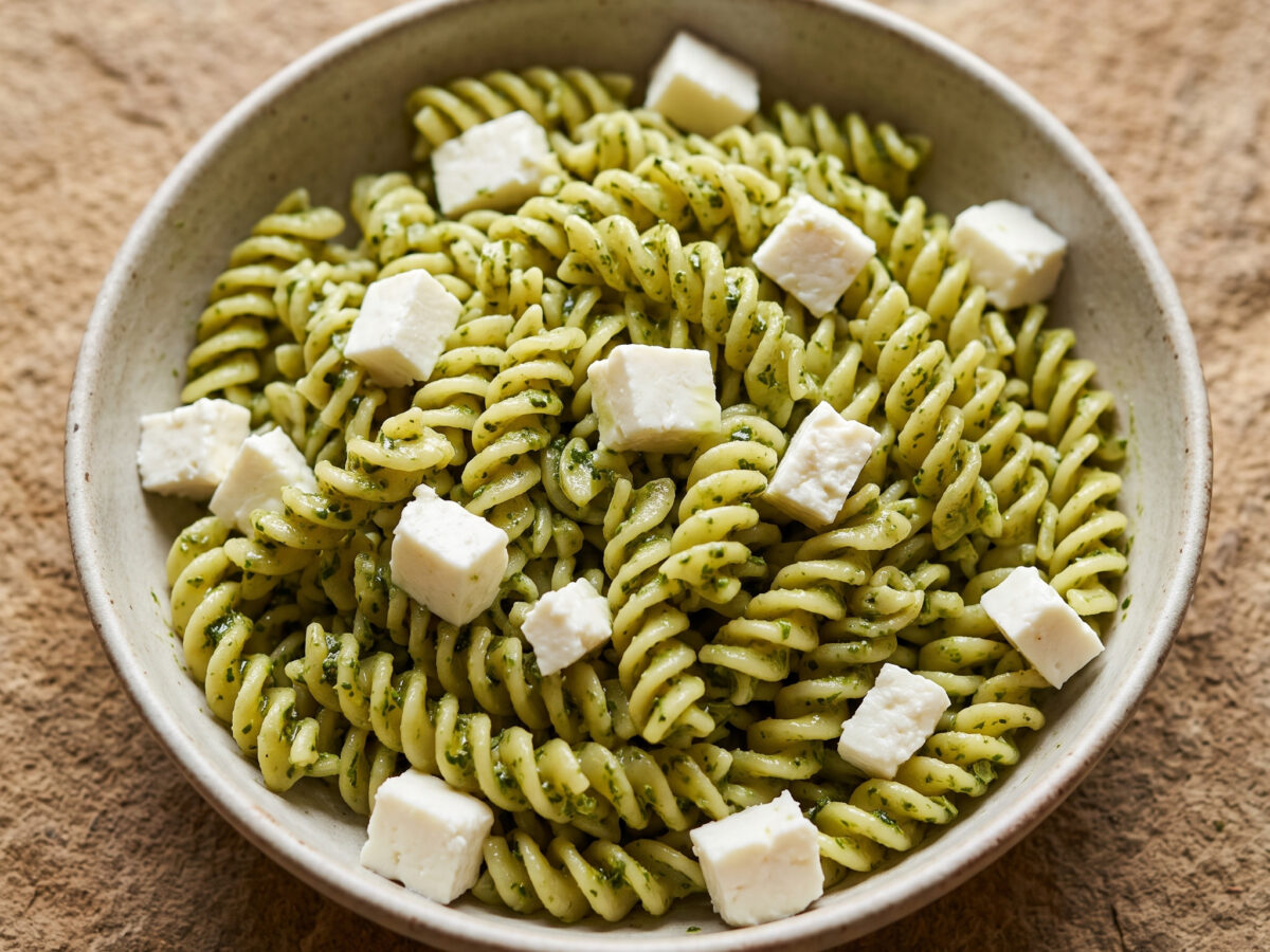 Pasta fredda pesto e primosale aus Ligurien