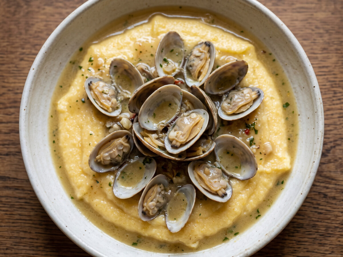 Polenta con le vongole aus den Marken