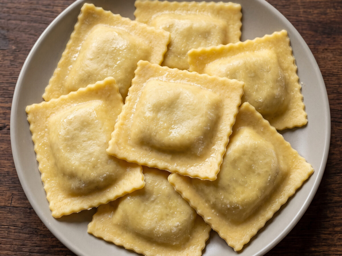 Ravioli con ripieno di branzino aus Venetien