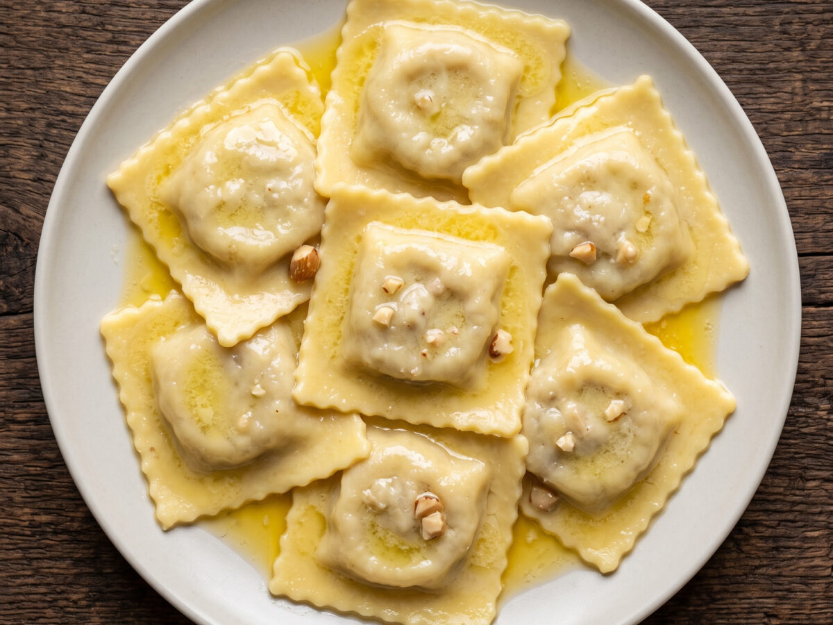 Ravioli al pesce persico e mandorle