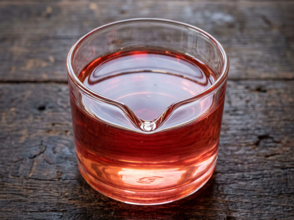 Rosenduft im Glas: Sciroppo di petali di rosa