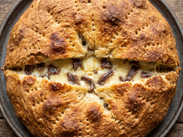 Scacciata catanese mit Tuma und Sardellen