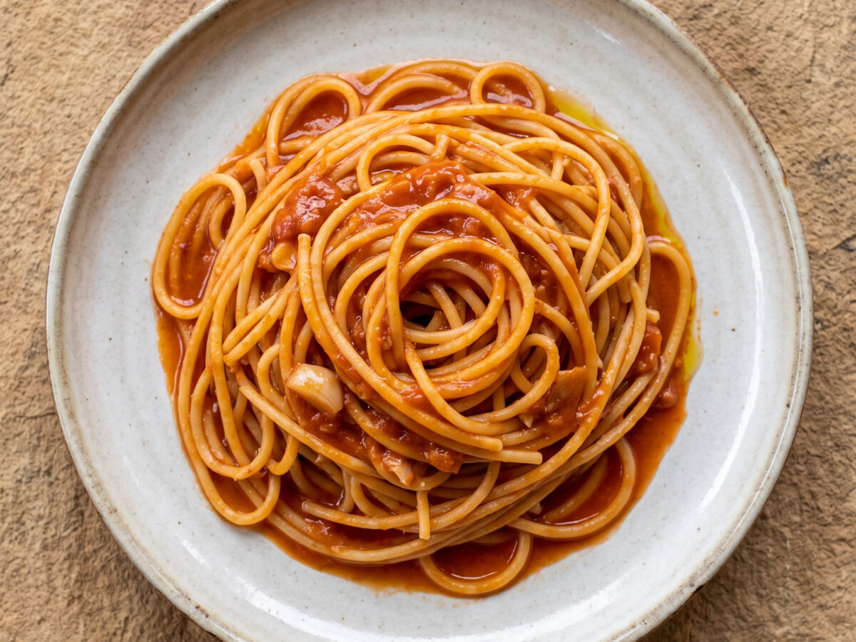 Spaghetti all'aglione: Toskanische Pasta mit mildem Knoblauch
