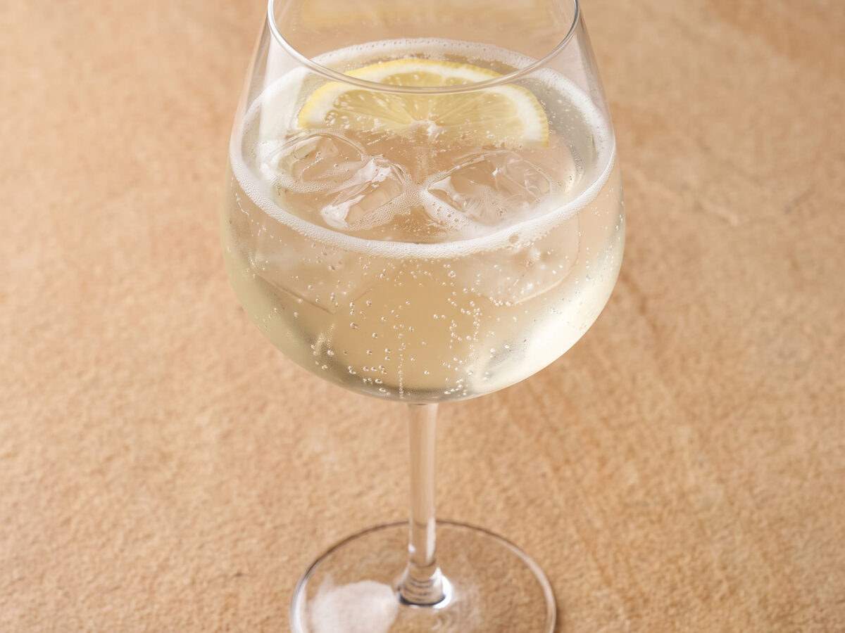 Klarer Aperitivo auf Eis