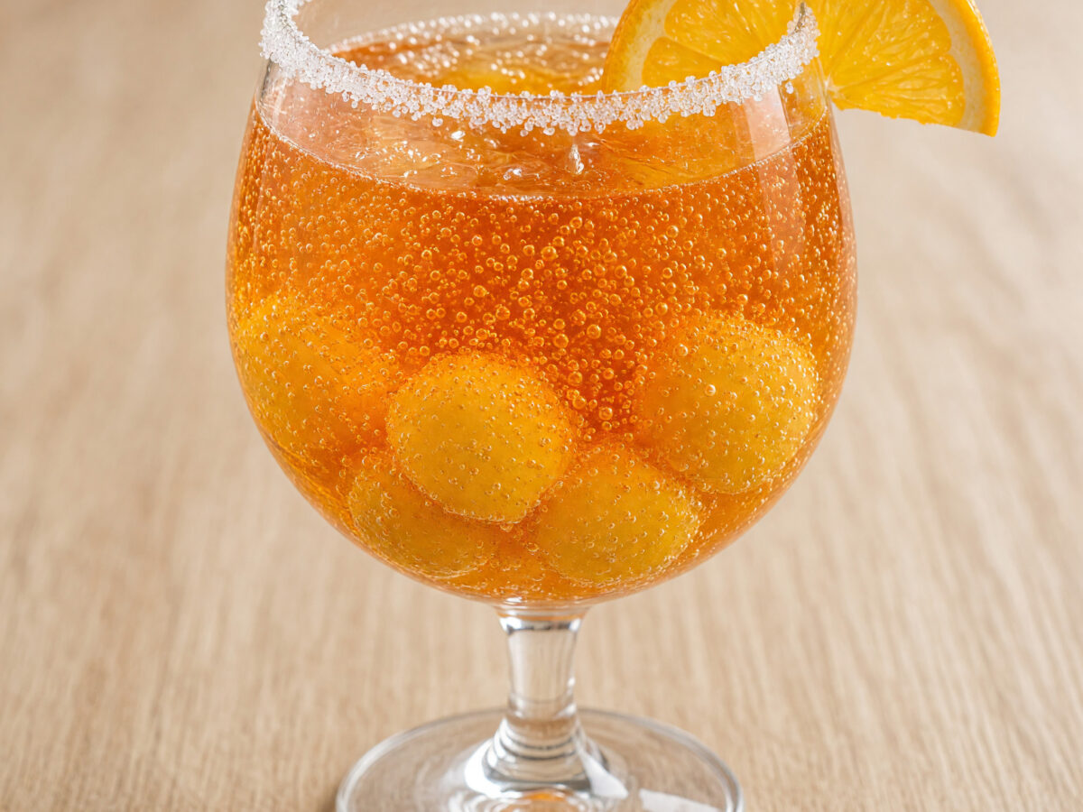 Spritz Ischitano con percoche aus Kampanien