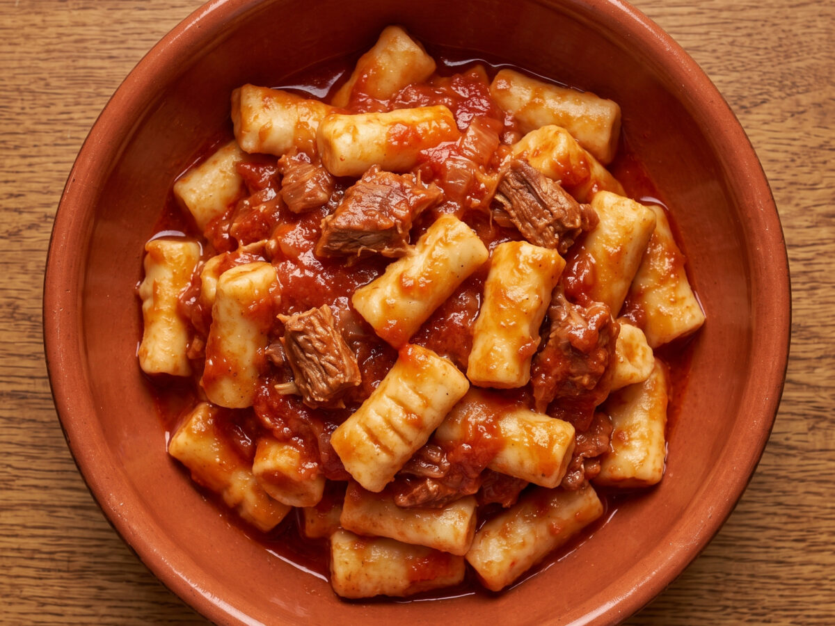 Strangulaprievete al ragù napoletano