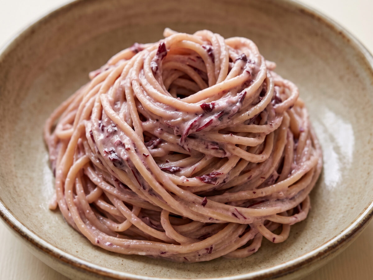 Südtiroler Tagliolini mit Radicchio-Pesto