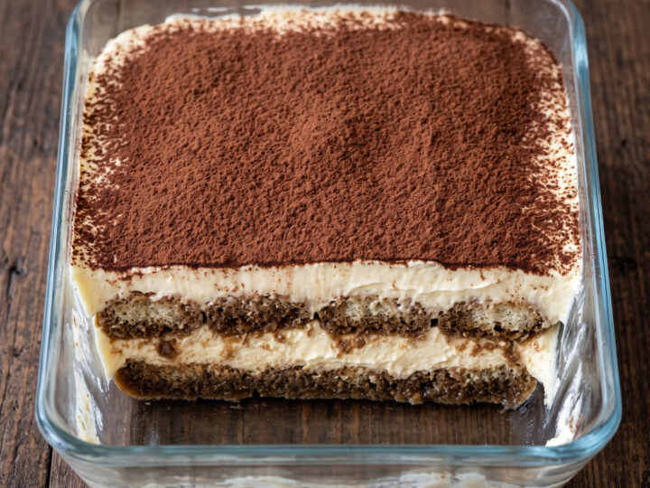 Kaffee, Mascarpone und Kakao in Schichten