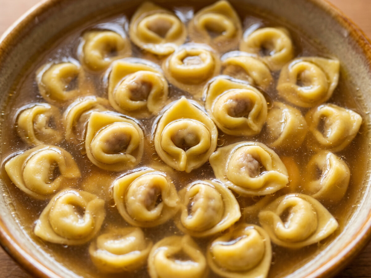 Tortellini in brodo aus der Emilia-Romagna