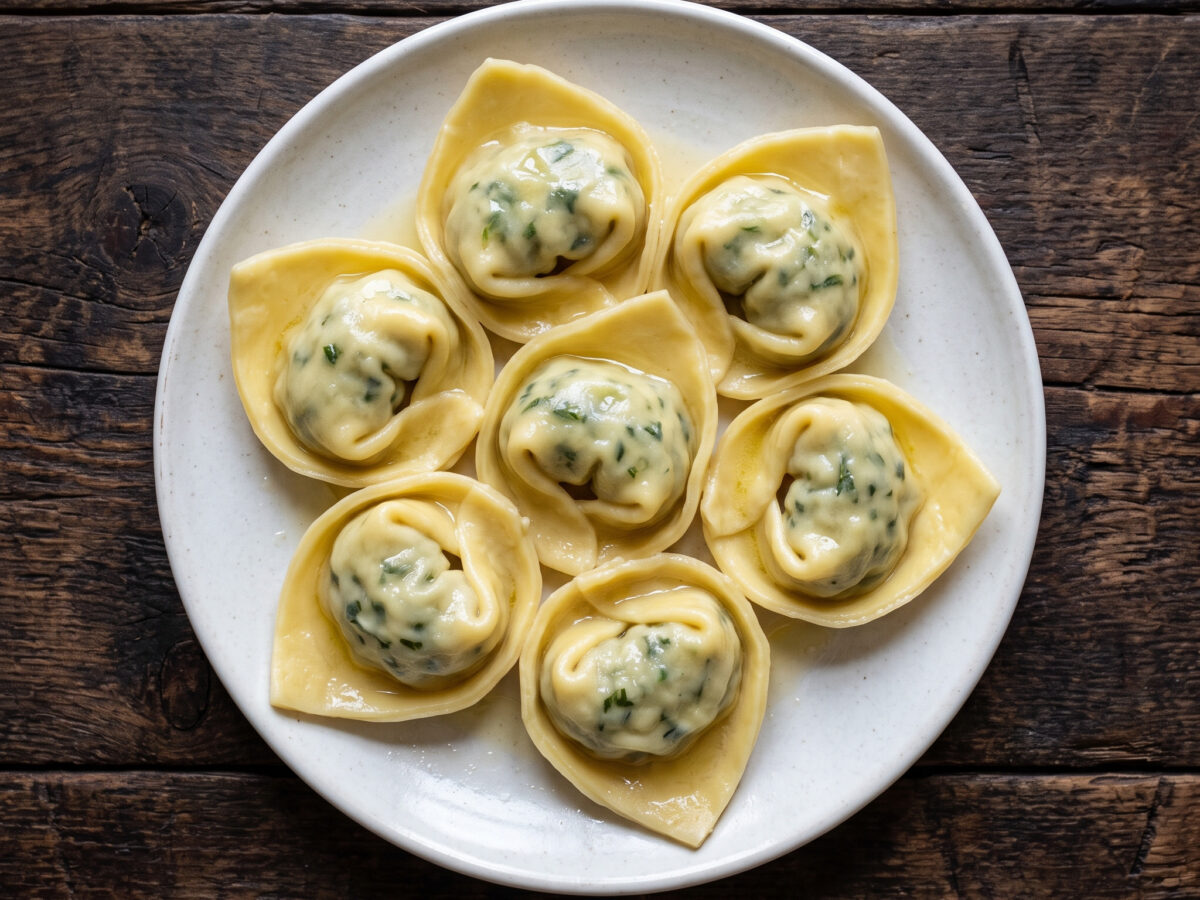 Tortelloni di ricotta e erbe selvatiche aus Umbrien