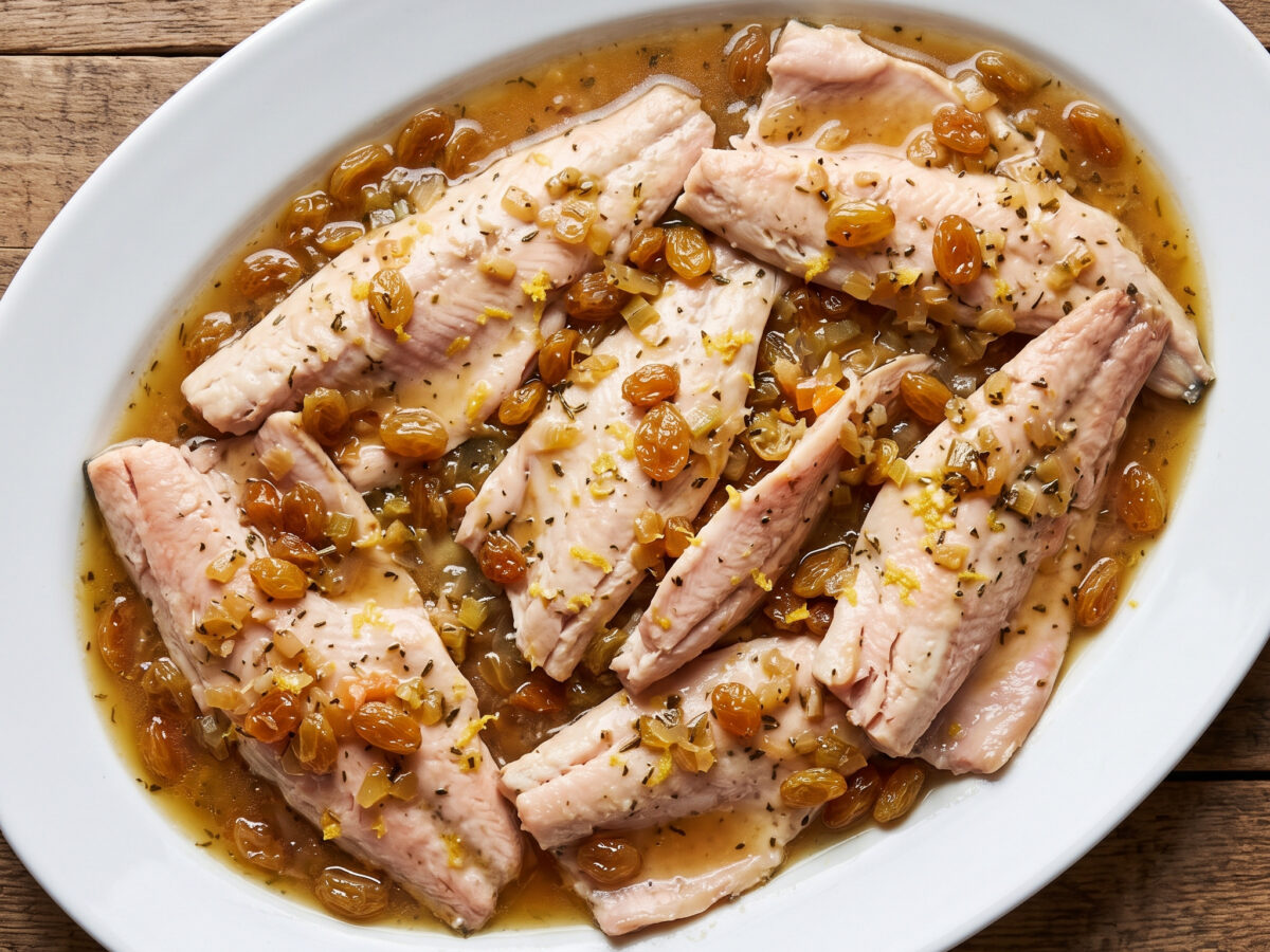 Trota alla piemontese mit Rosinen und Zitronenschale