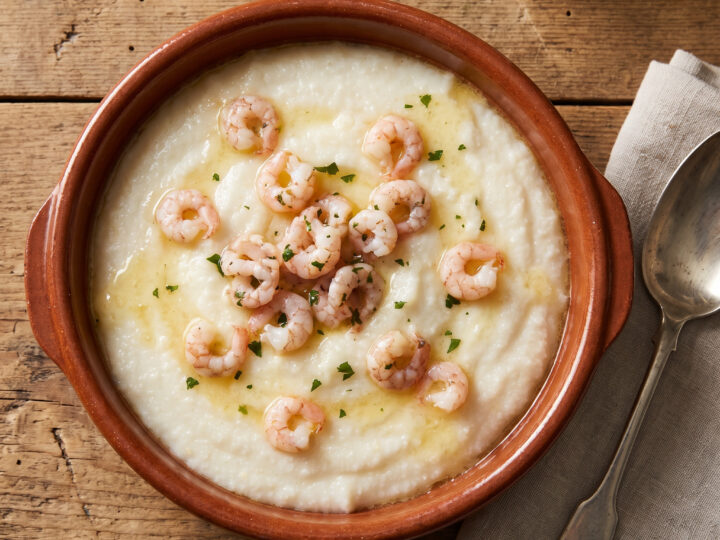 Weiße Polenta trifft Lagunengarnelen