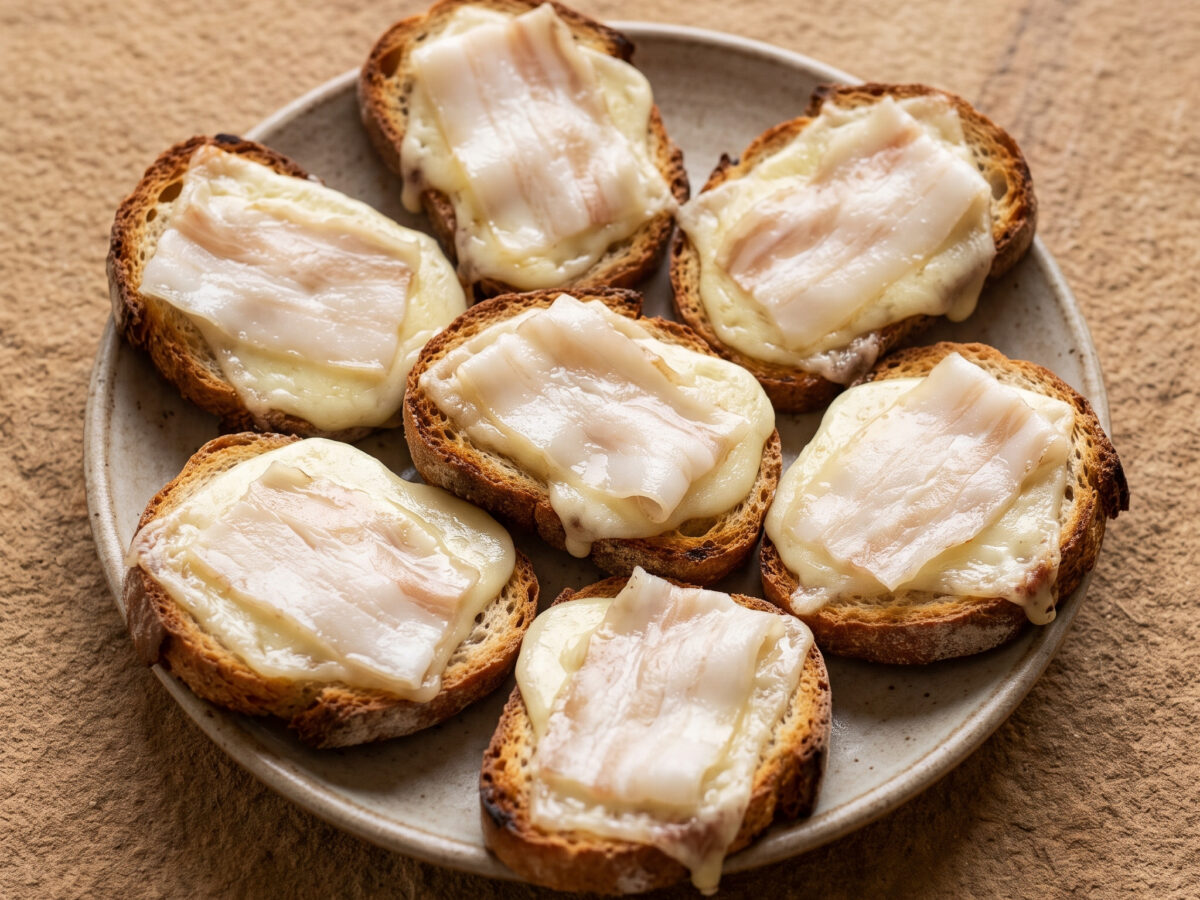 Crostini alla fontina e lardo di Arnad