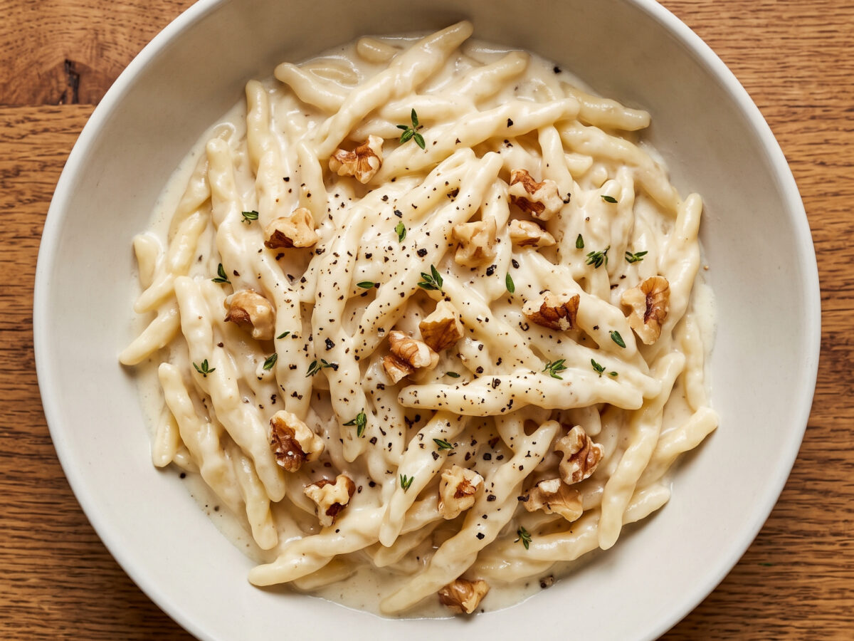 Pasta con gorgonzola e noci – cremig und knackig
