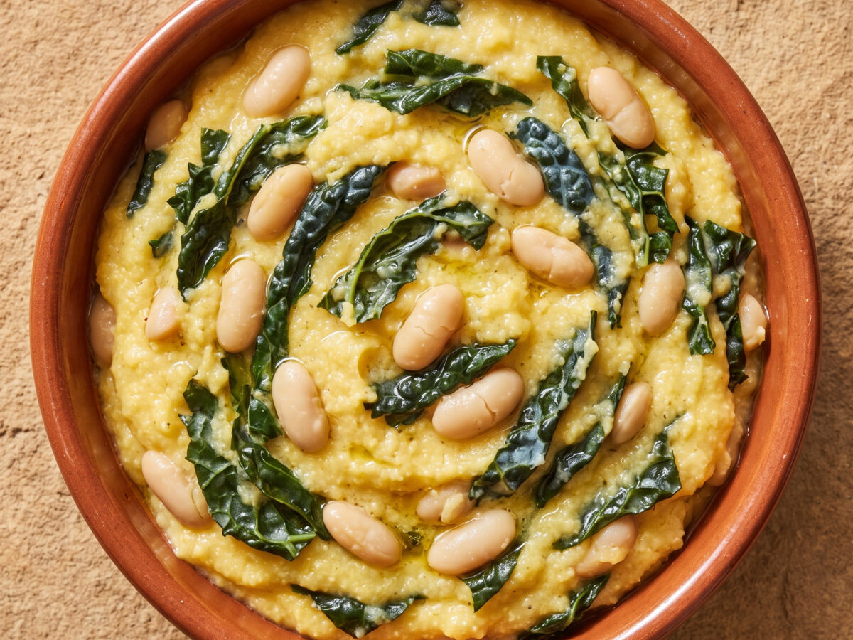Polenta con cavolo nero e fagioli